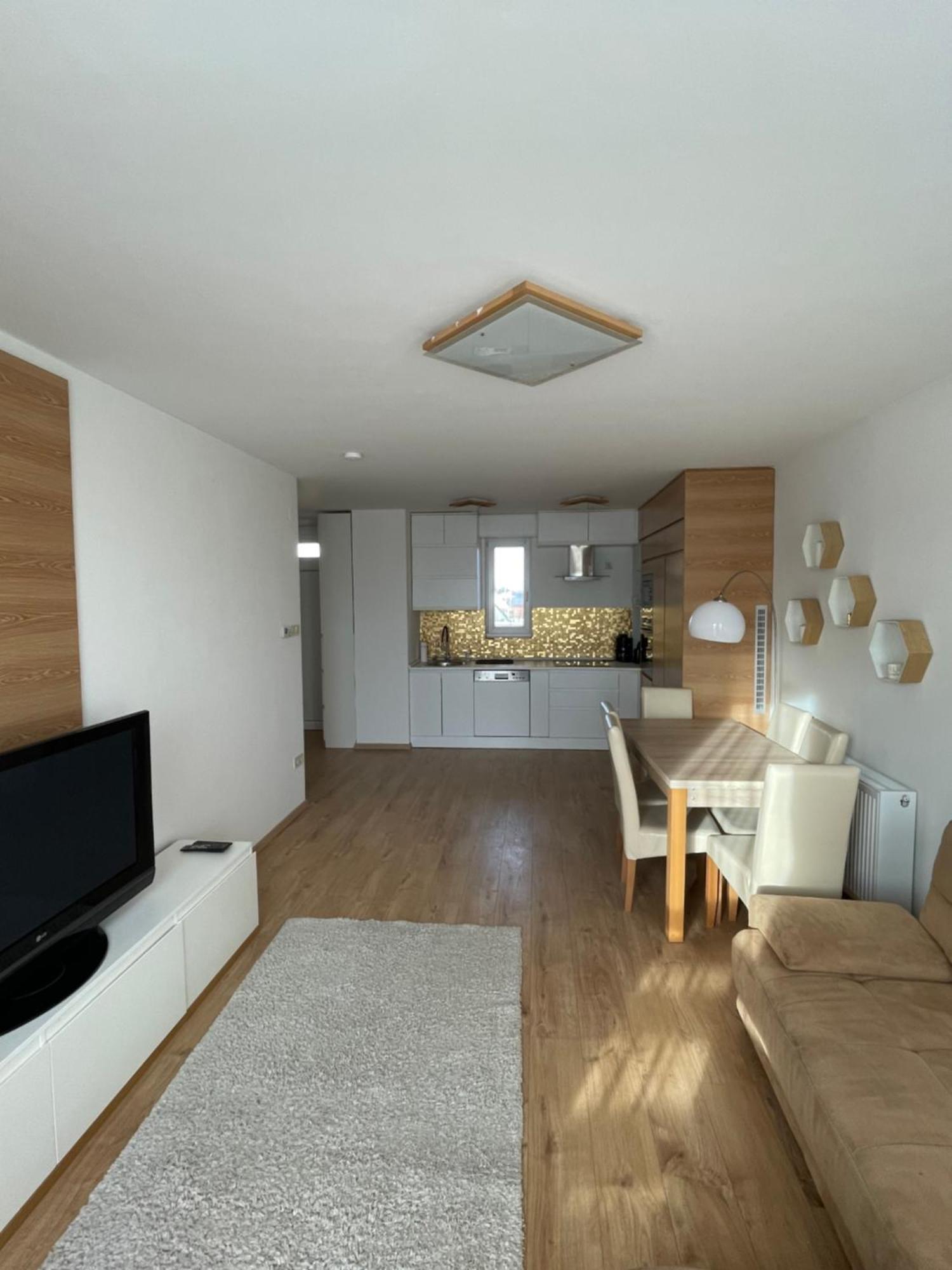 Sarlo Apartman Debrecen Dış mekan fotoğraf
